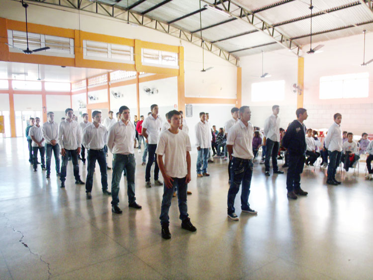 Jovens de Nipoã recebem Certificado de Alistamento Militar
