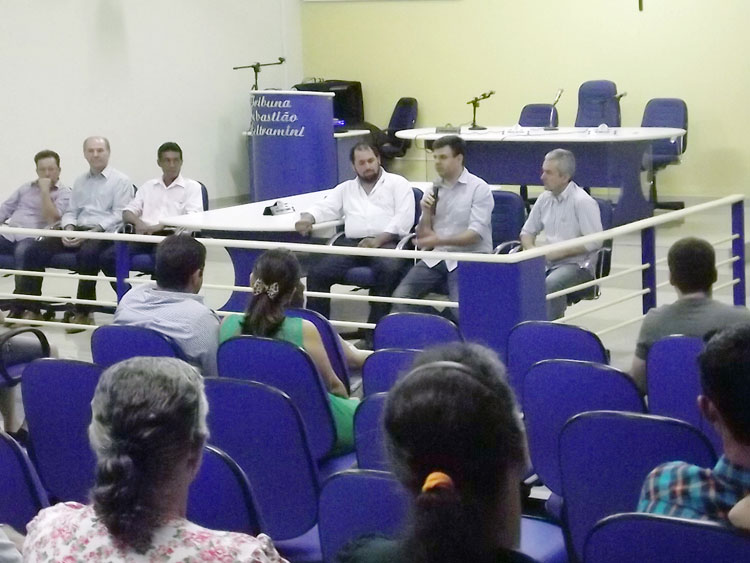Deputado João Paulo Rillo faz palestra na Câmara de Nipoã