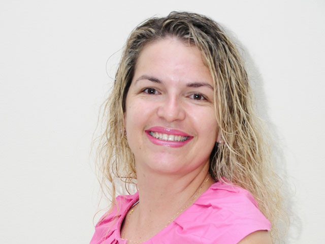 Vereadora solicita providências quanto ao mau cheiro causado pela criação de porcos, galinha e gado próximo à Rua Ceará